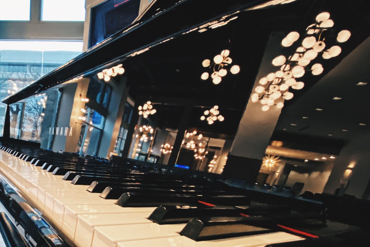 piano at our akron hotel